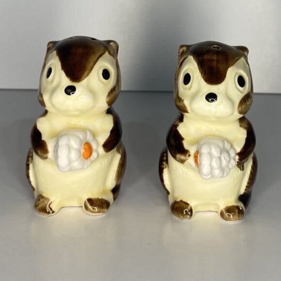 Cute Chipmunks Holding Flower Salt & Pepper Shakers - Picture 1 of 7